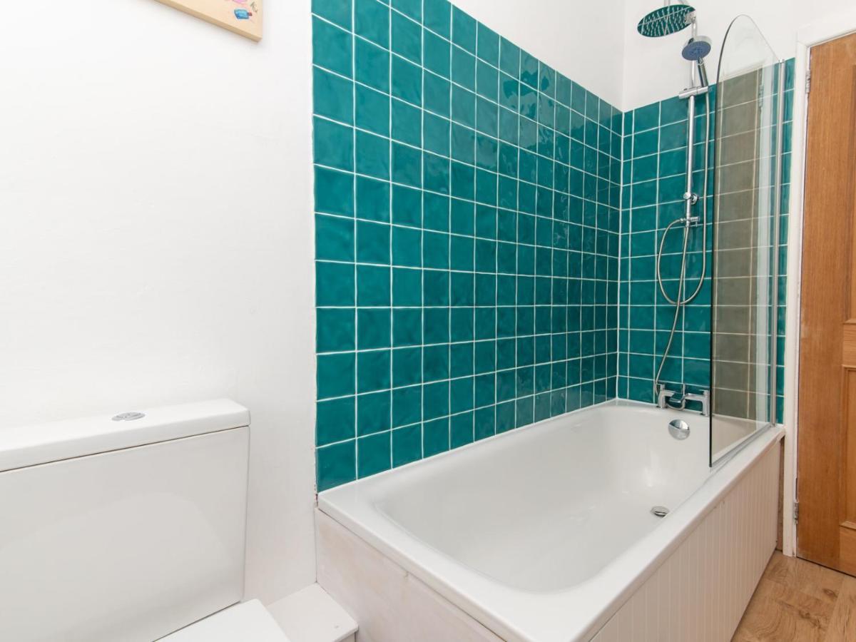 Pass The Keys Stylish 2 Bed Central Bath Apartment With Parking Eksteriør billede