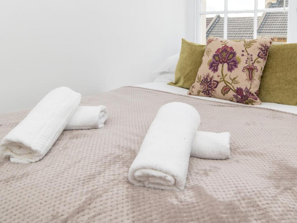 Pass The Keys Stylish 2 Bed Central Bath Apartment With Parking Eksteriør billede
