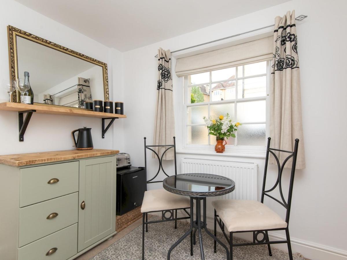 Pass The Keys Stylish 2 Bed Central Bath Apartment With Parking Eksteriør billede