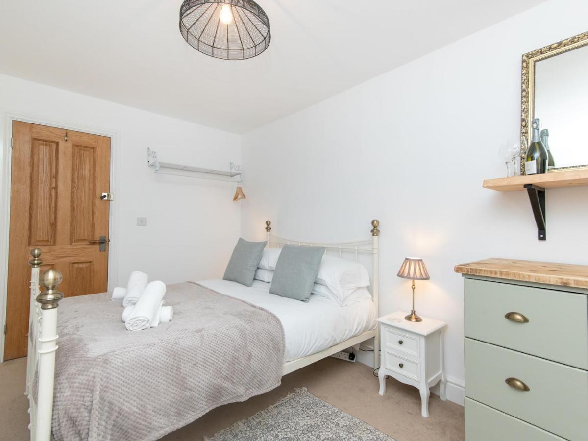 Pass The Keys Stylish 2 Bed Central Bath Apartment With Parking Eksteriør billede
